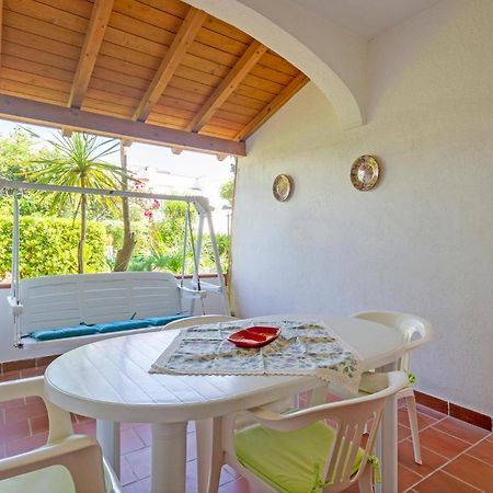 Awesome Home In Manduria With Kitchen ภายนอก รูปภาพ