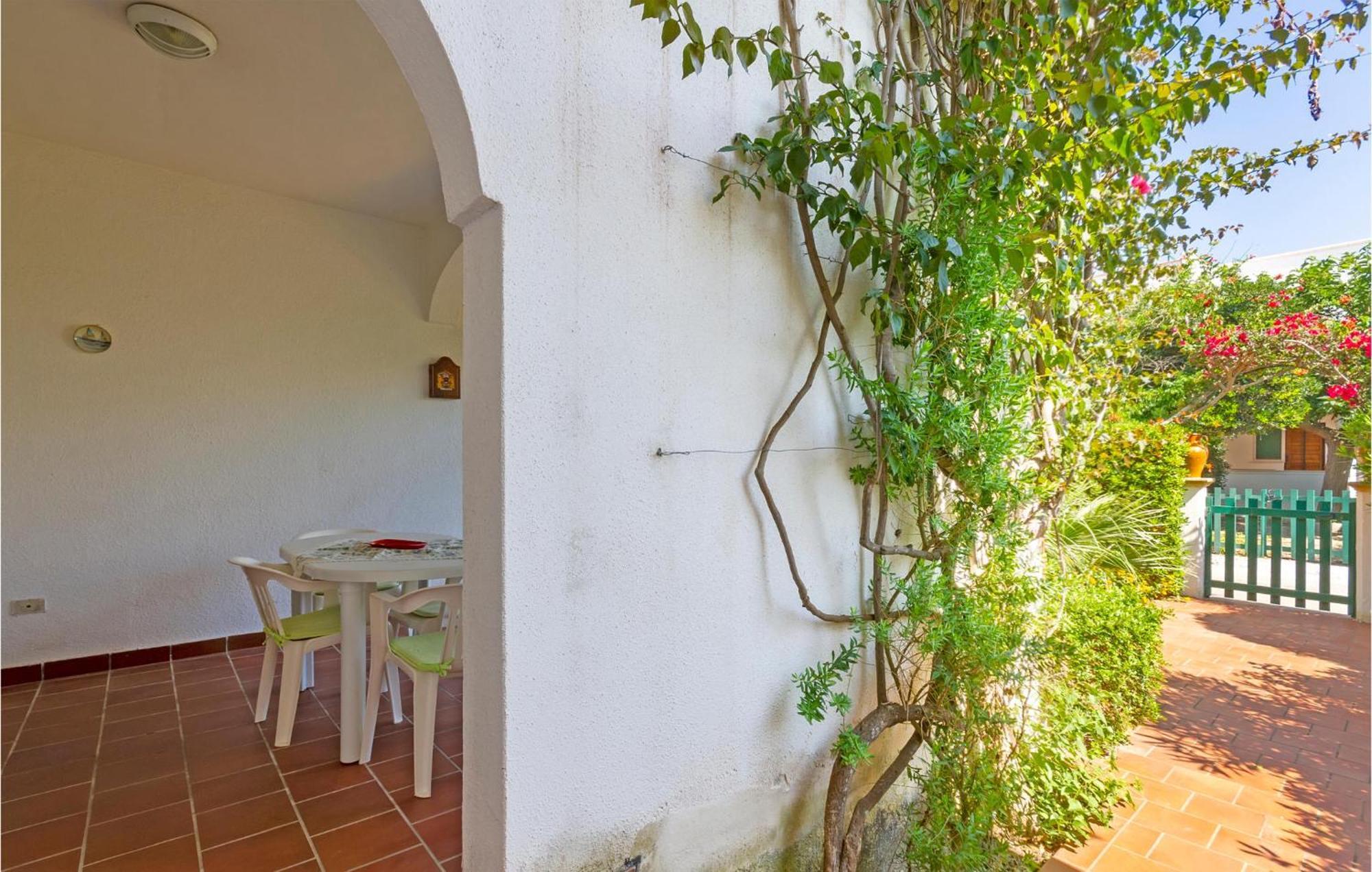 Awesome Home In Manduria With Kitchen ภายนอก รูปภาพ