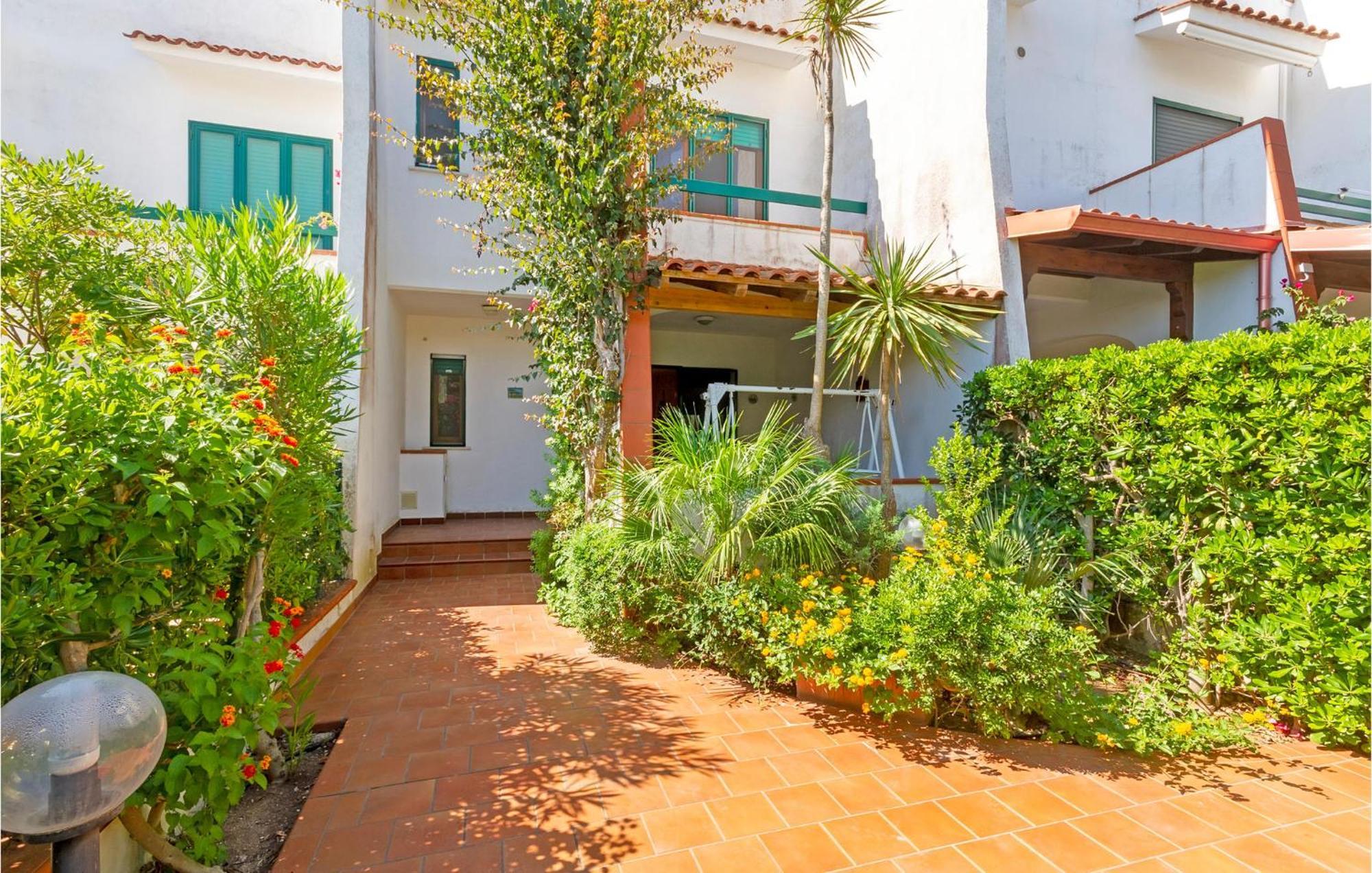 Awesome Home In Manduria With Kitchen ภายนอก รูปภาพ