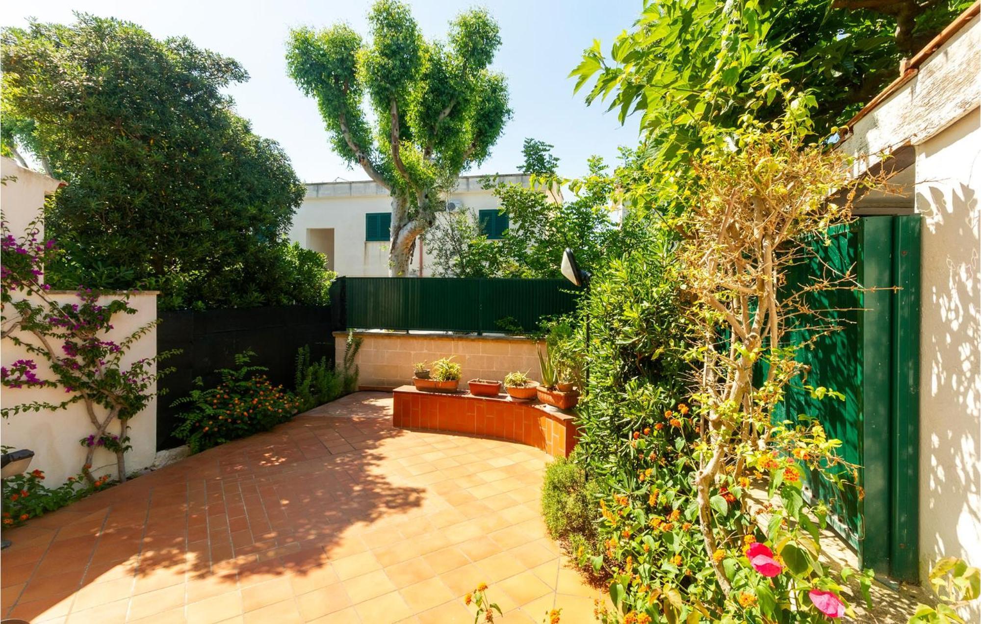 Awesome Home In Manduria With Kitchen ภายนอก รูปภาพ