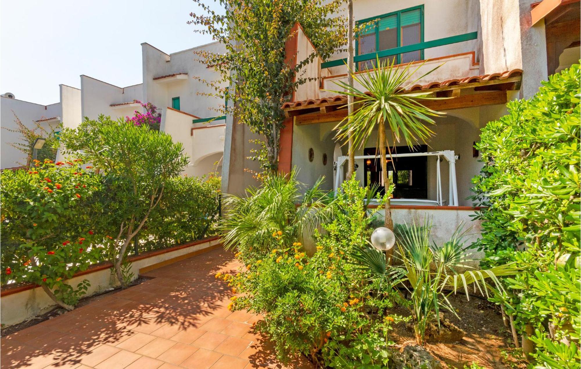 Awesome Home In Manduria With Kitchen ภายนอก รูปภาพ